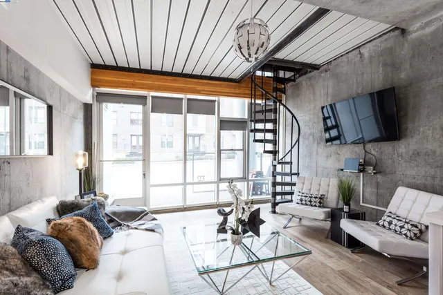 $299,000 | 630 Thomas L Berkley Way, Unit 102, Oakland, CA 94612