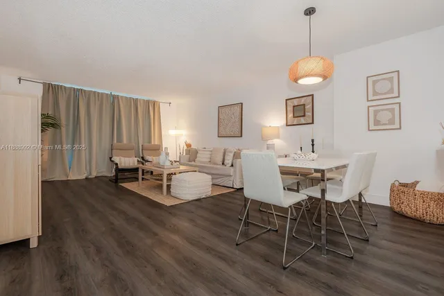 $7,000 | 2301 Collins Avenue, Unit 333, Miami Beach, FL 33139