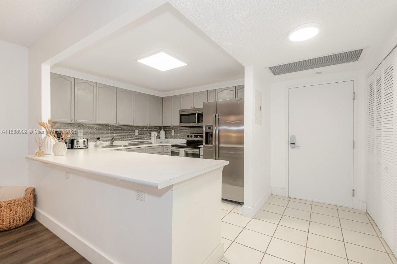 2301 Collins Avenue, Unit 333 Miami Beach, FL 33139 - Photo 14 of 44
