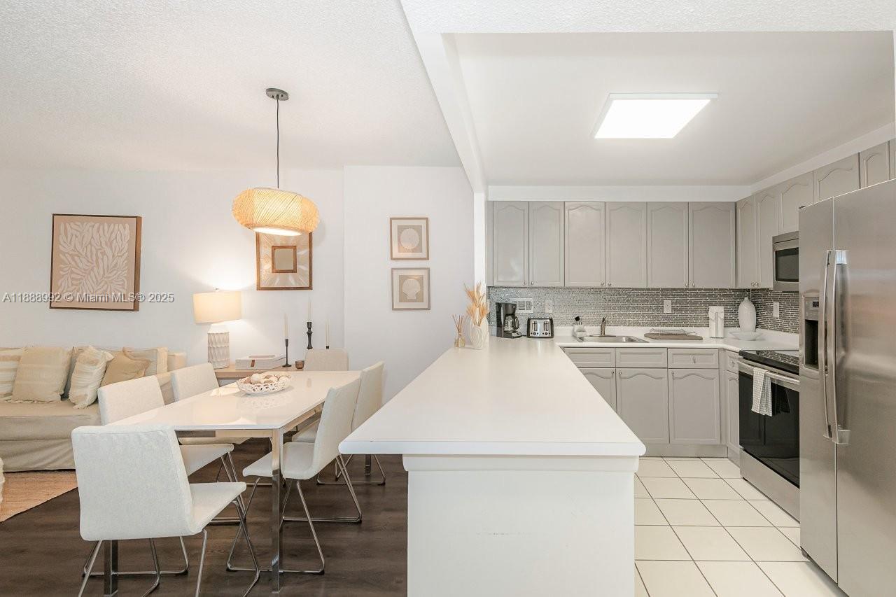 2301 Collins Avenue, Unit 333 Miami Beach, FL 33139 - Photo 15 of 44