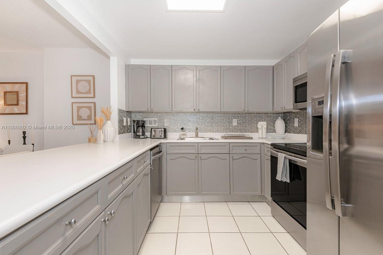 2301 Collins Avenue, Unit 333 Miami Beach, FL 33139 - Photo 16 of 44