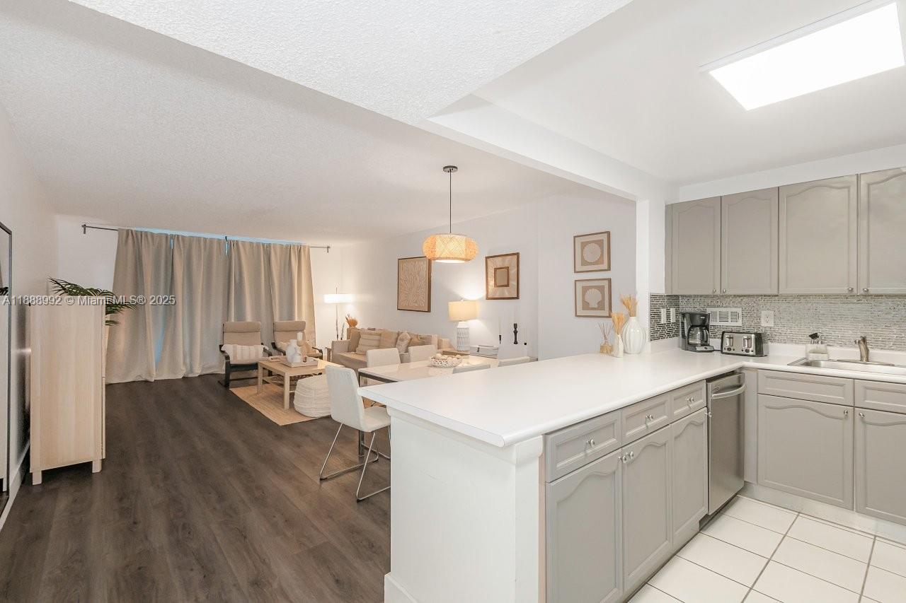 2301 Collins Avenue, Unit 333 Miami Beach, FL 33139 - Photo 17 of 44