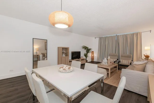 $7,000 | 2301 Collins Avenue, Unit 333, Miami Beach, FL 33139