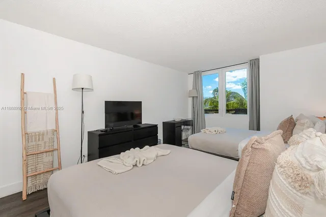 $7,000 | 2301 Collins Avenue, Unit 333, Miami Beach, FL 33139