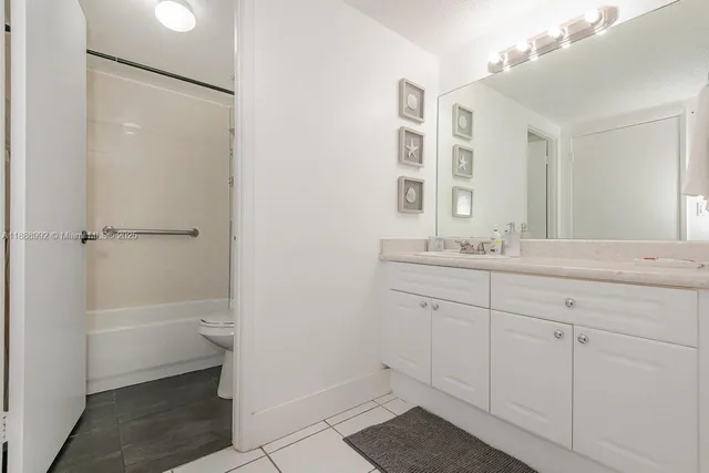 $7,000 | 2301 Collins Avenue, Unit 333, Miami Beach, FL 33139