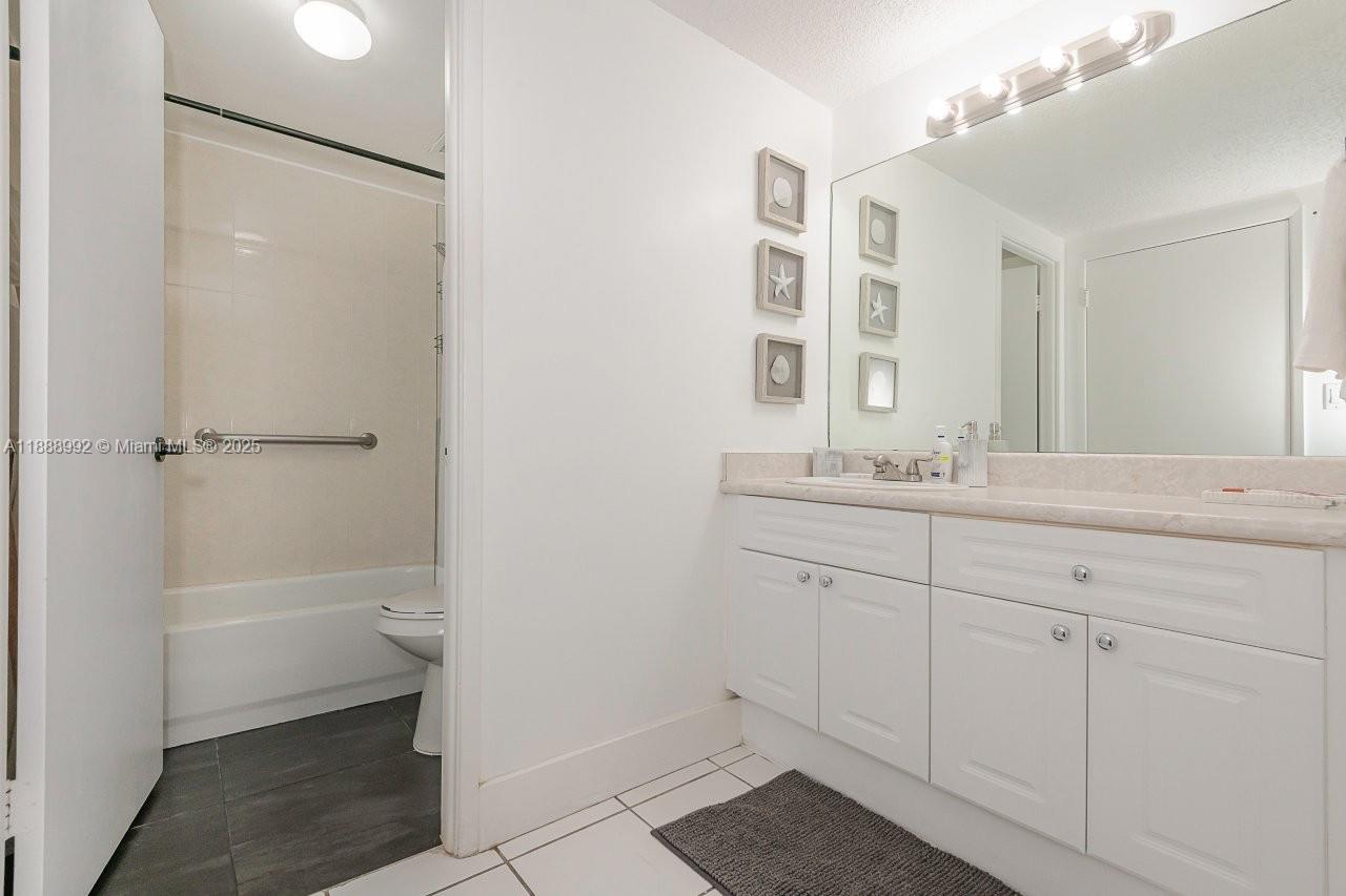 2301 Collins Avenue, Unit 333 Miami Beach, FL 33139 - Photo 25 of 44