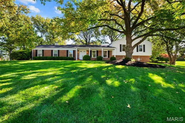 $599,999 | 540 Fairways Circle, Creve Coeur, MO 63141