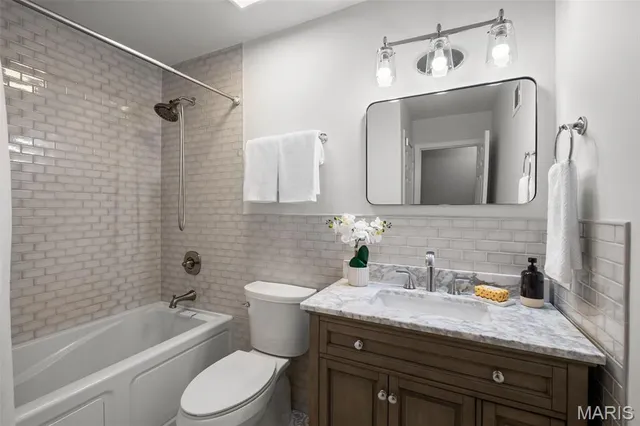 $599,999 | 540 Fairways Circle, Creve Coeur, MO 63141