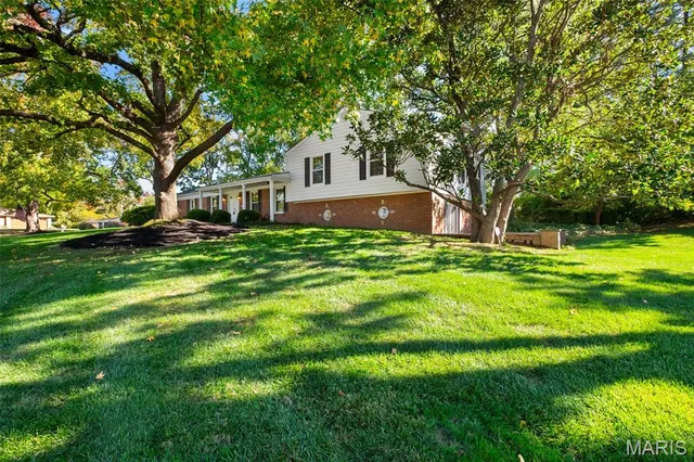 $599,999 | 540 Fairways Circle, Creve Coeur, MO 63141