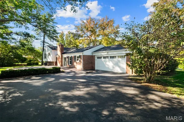 $599,999 | 540 Fairways Circle, Creve Coeur, MO 63141