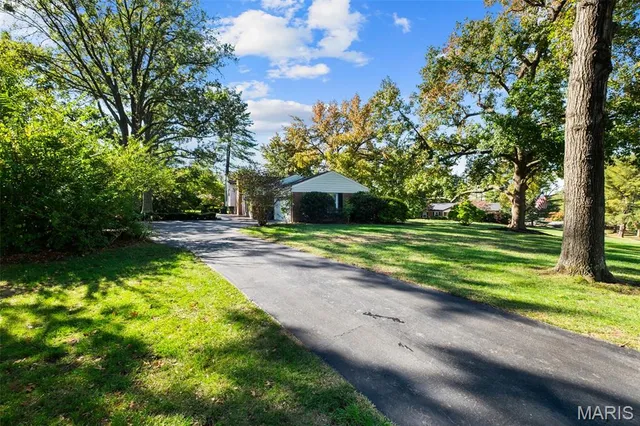 $599,999 | 540 Fairways Circle, Creve Coeur, MO 63141