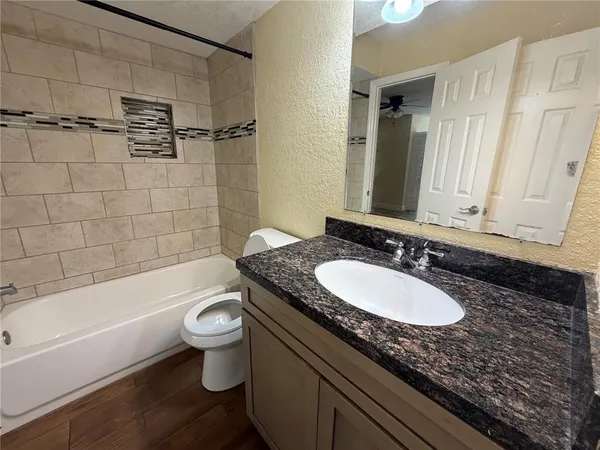 $1,350 | 5108 Conroy Road, Unit 1713, Orlando, FL 32811