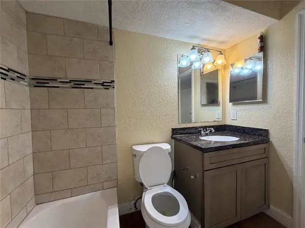 $1,350 | 5108 Conroy Road, Unit 1713, Orlando, FL 32811