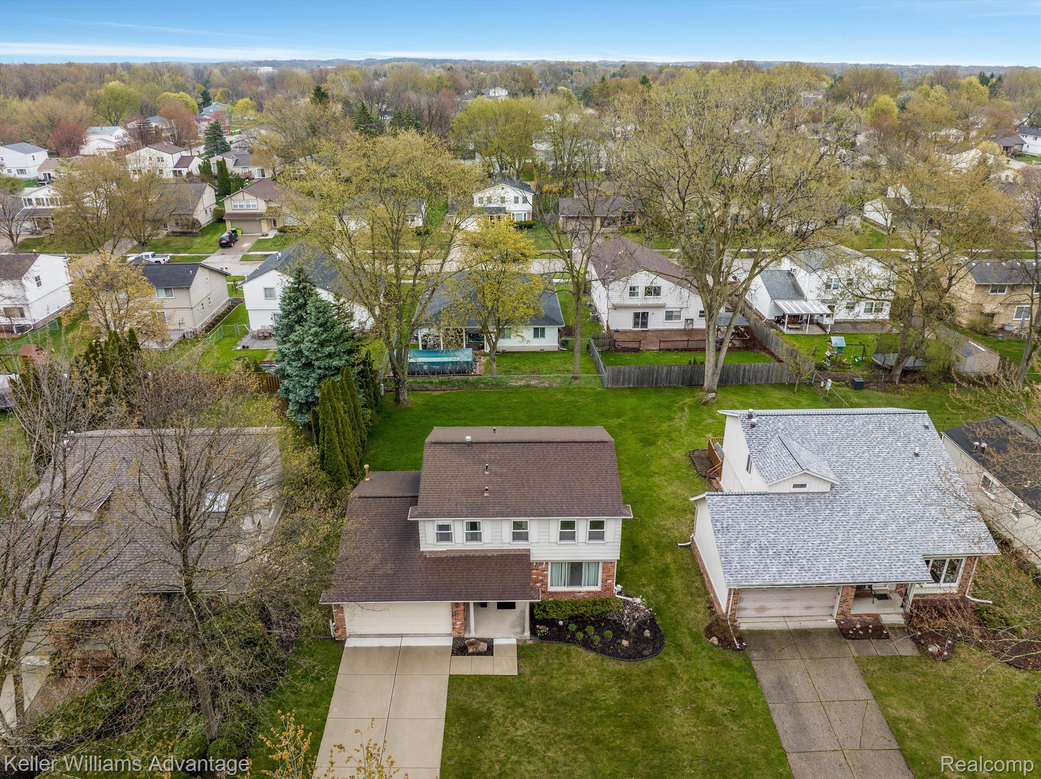 42526 Park Ridge Road Novi, MI 48375 - Photo 20 of 23 Front aerial view