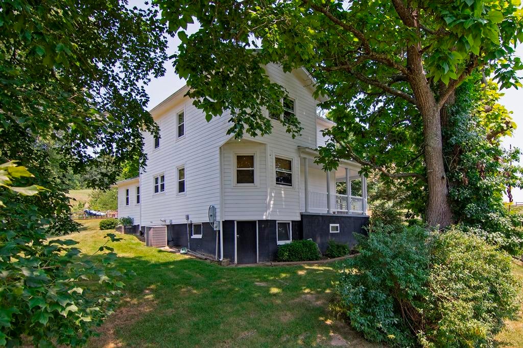 35 Co Route Forest Hill, WV 24935 - Photo 14 of 151 Gallery Image 14