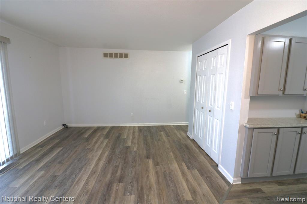29201 Hayes Road, Unit G1 Warren, MI 48088 - Photo 6 of 37