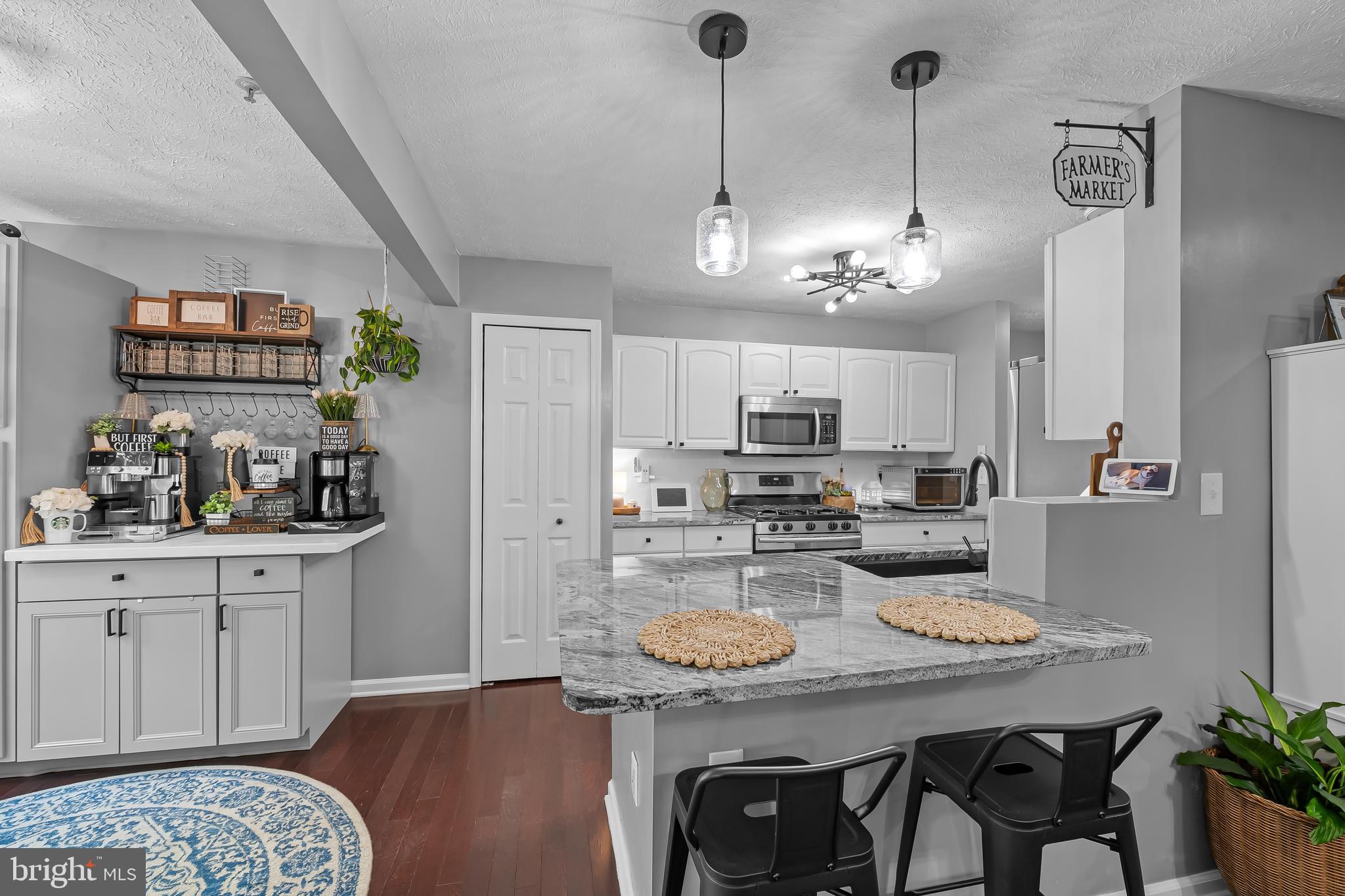 4713 Shellbark Road, Unit 4713 Owings Mills, MD 21117 - Photo 9 of 27 Eat-in kitchen with peninsula