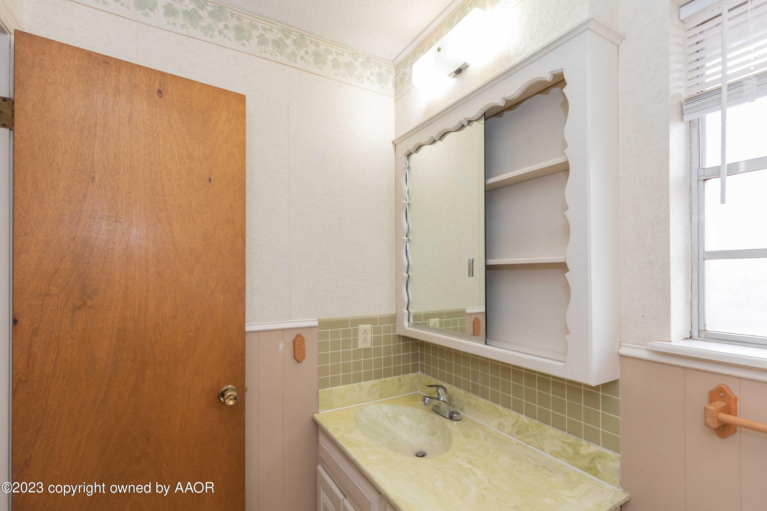 3410 Harmony Street Amarillo, TX 79109 - Photo 23 of 41 a bathroom with a sink and a tub