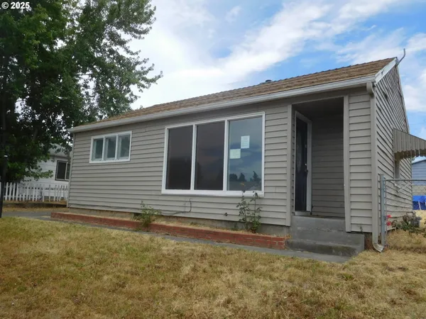 a view front of house with yard
