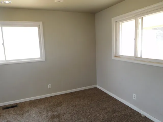 a close view of stove