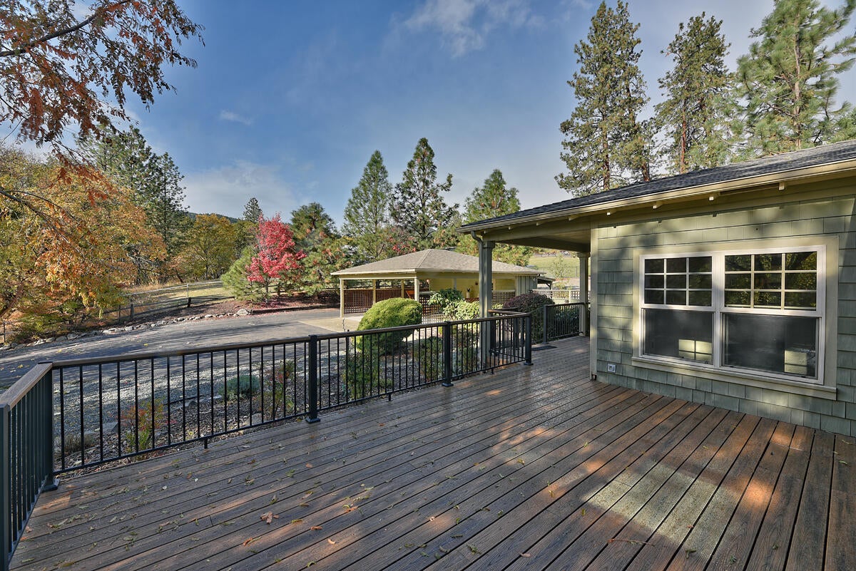 1800 Old Military Road Central Point, OR 97502 - Photo 9 of 49 11