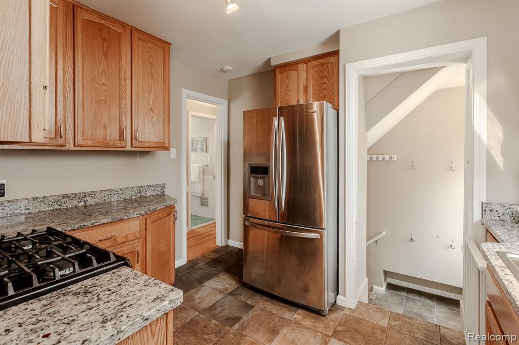 1022 Cambridge Road Berkley, MI 48072 - Photo 11 of 37