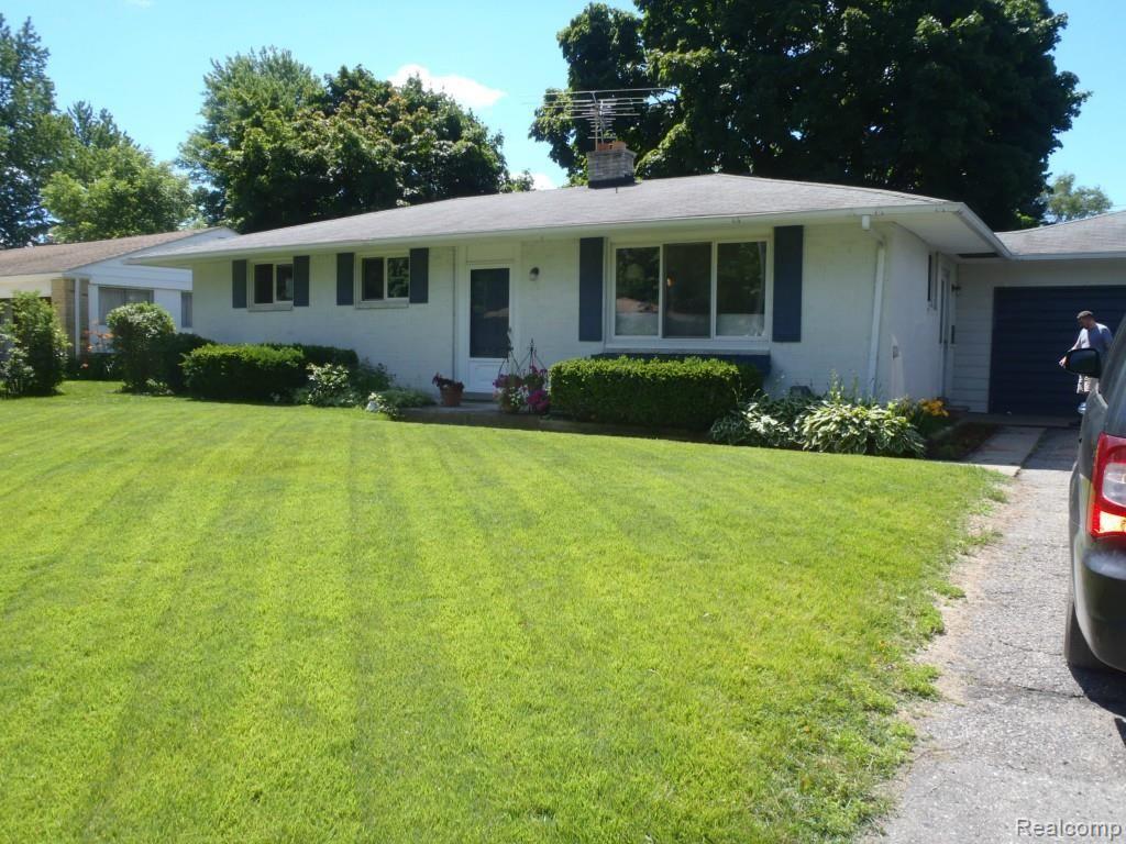 3579 Mark Road Waterford, MI 48328 - Photo 1 of 17 NICELY MANICURED FRONT LAWN