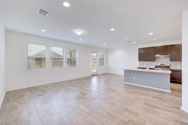 $2,495 | 307 Simmental Loop, Hutto, TX 78634