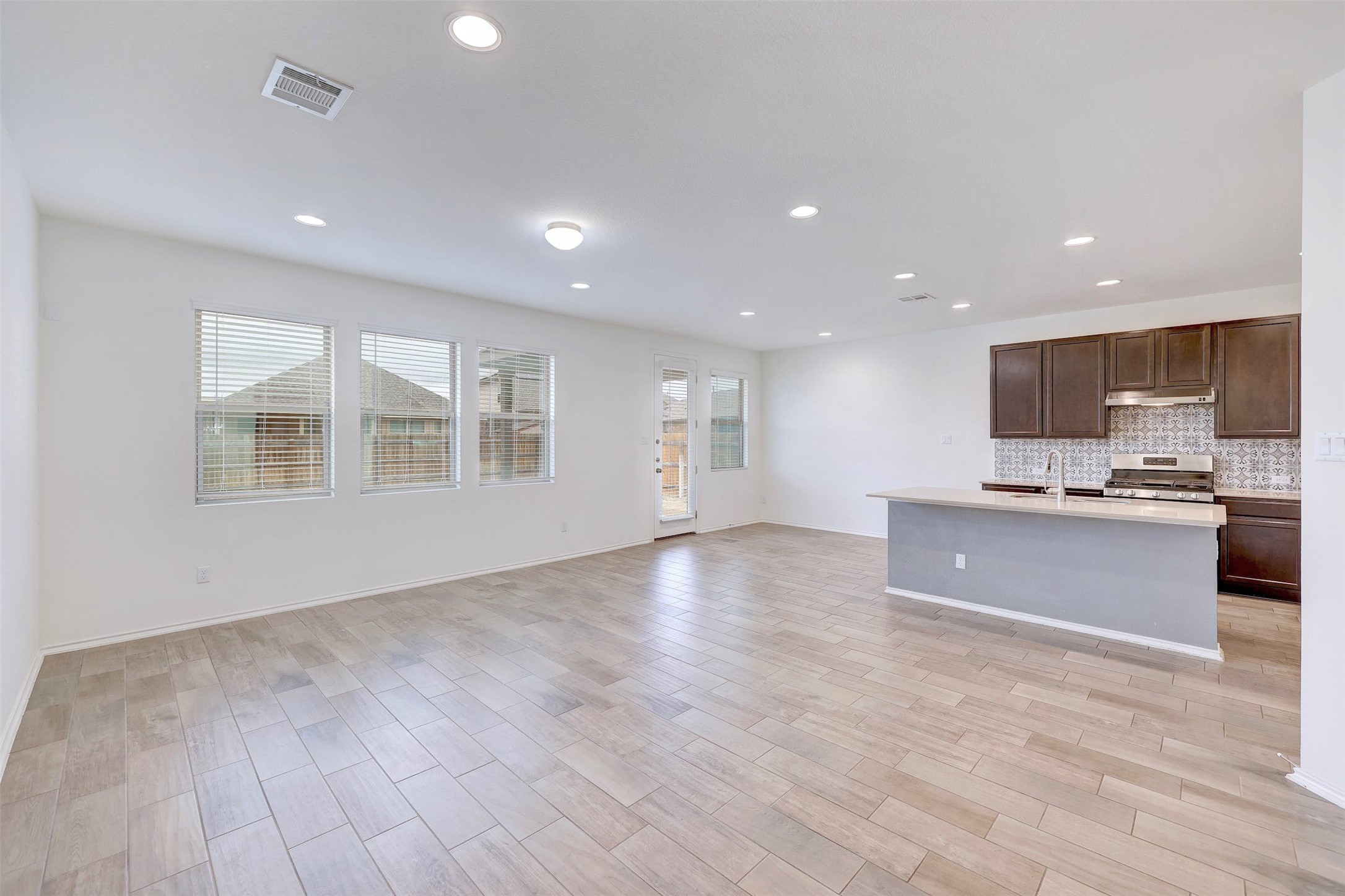 307 Simmental Loop Hutto, TX 78634 - Photo 3 of 32