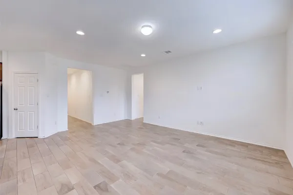 $2,495 | 307 Simmental Loop, Hutto, TX 78634