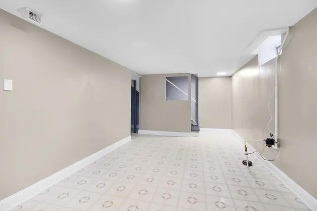 a view of a big room with closet and mirror