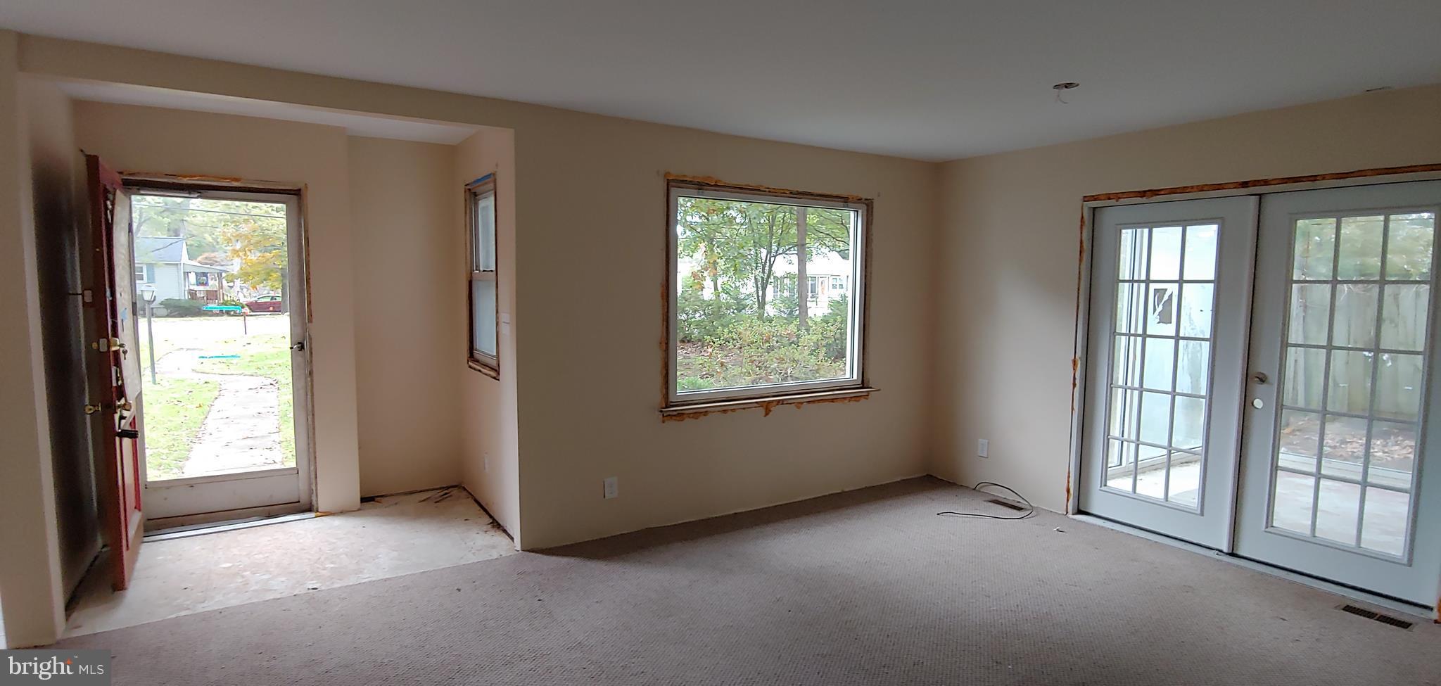 4479 Mountain Road Pasadena, MD 21122 - Photo 12 of 23 Living Room