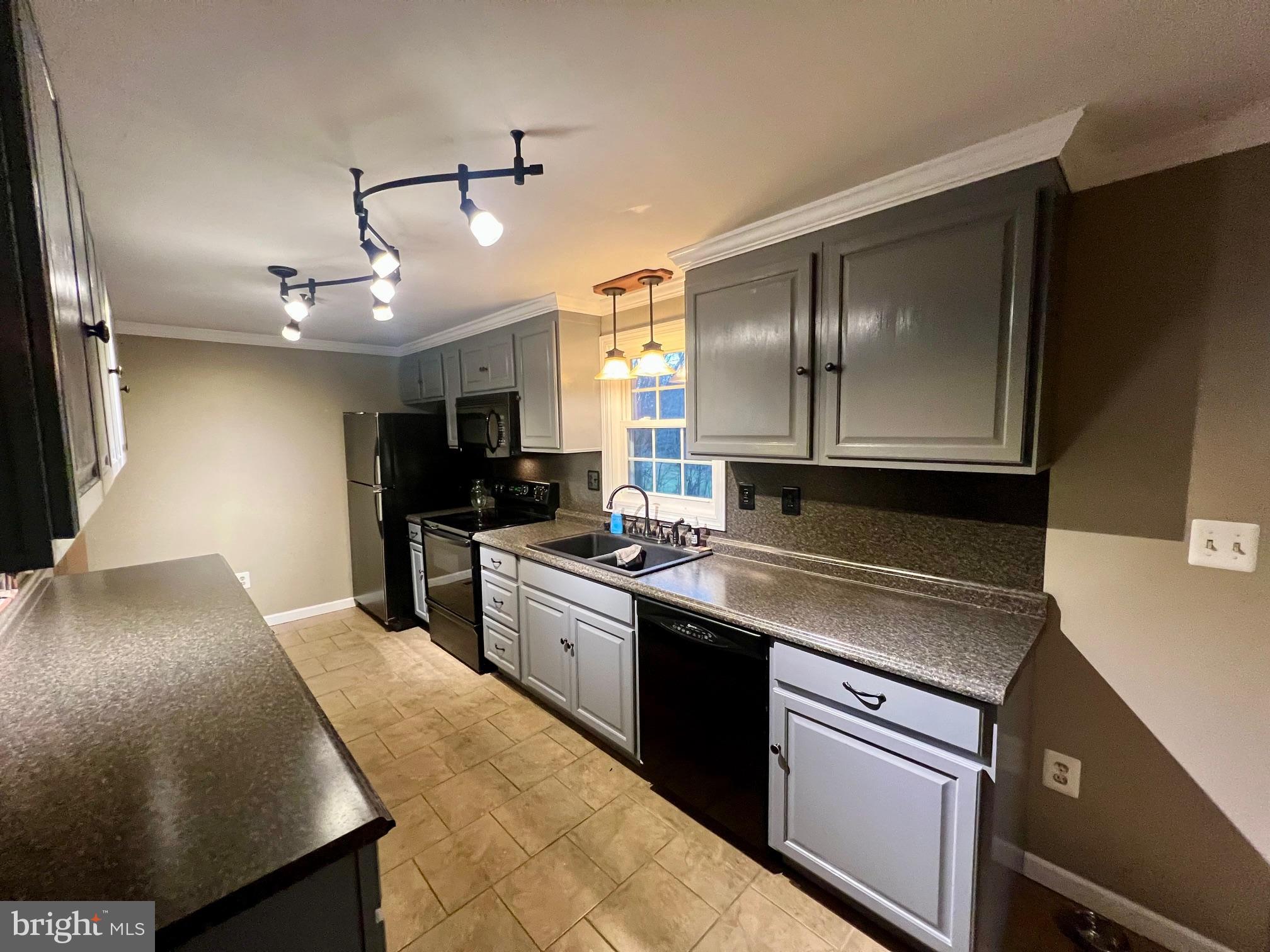 11731 Rocky Meadow Road Clear Spring, MD 21722 - Photo 8 of 41 Updated kitchen