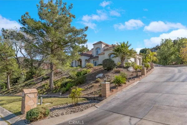 $7,025 | 26940 Whitehorse Place, Canyon Country, CA 91387
