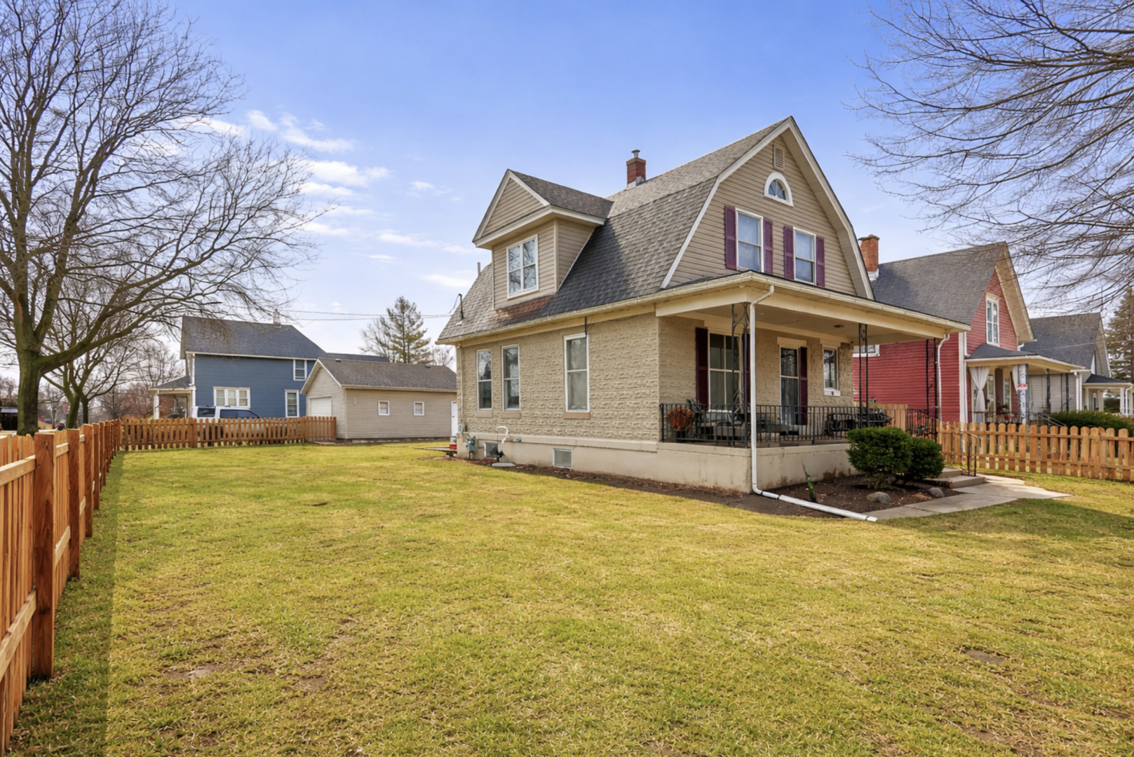 453 Orchard Street Elgin, IL 60123 - Photo 3 of 22