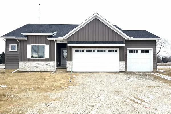 $469,900 | 4743 Willow Circle, Davenport, IA 52806