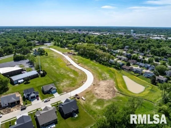 $469,900 | 4743 Willow Circle, Davenport, IA 52806