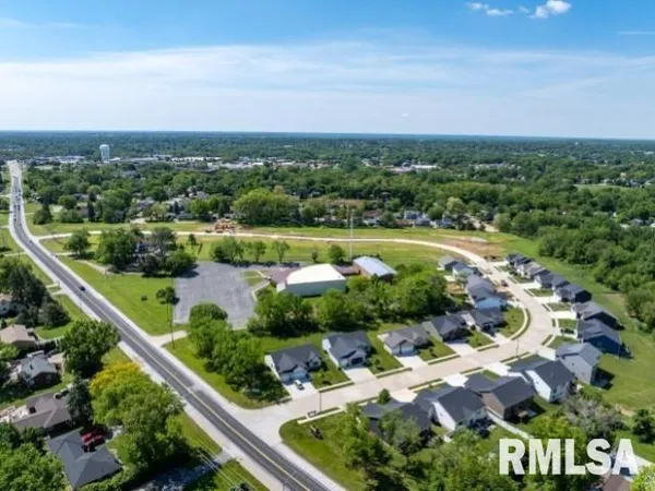 $469,900 | 4743 Willow Circle, Davenport, IA 52806