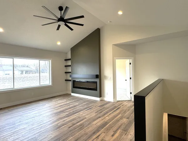 $469,900 | 4743 Willow Circle, Davenport, IA 52806