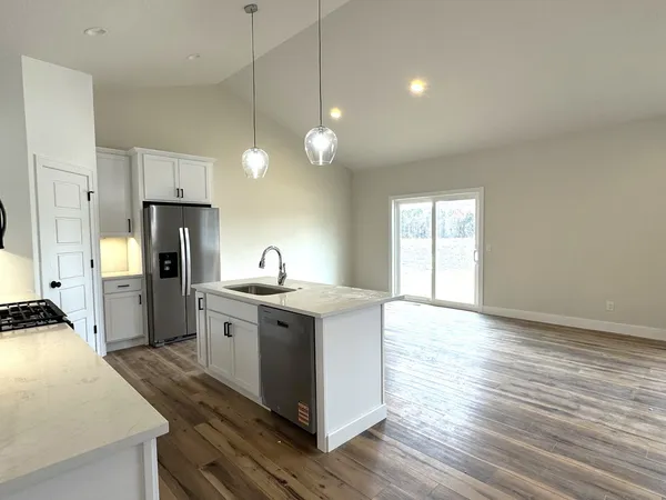$469,900 | 4743 Willow Circle, Davenport, IA 52806