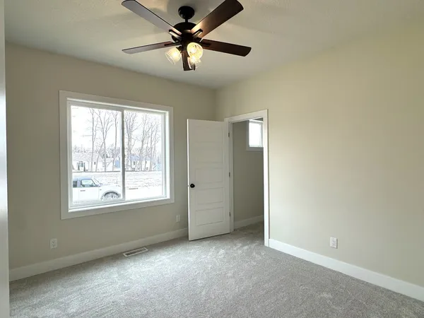 $469,900 | 4743 Willow Circle, Davenport, IA 52806