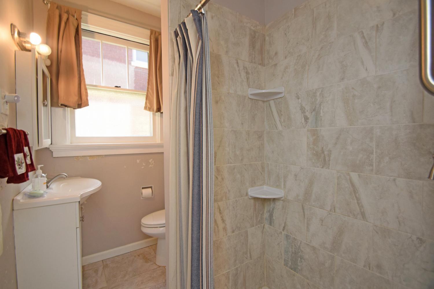 4932 Ralph Avenue Cincinnati, OH 45238 - Photo 18 of 42 Gallery Image 18