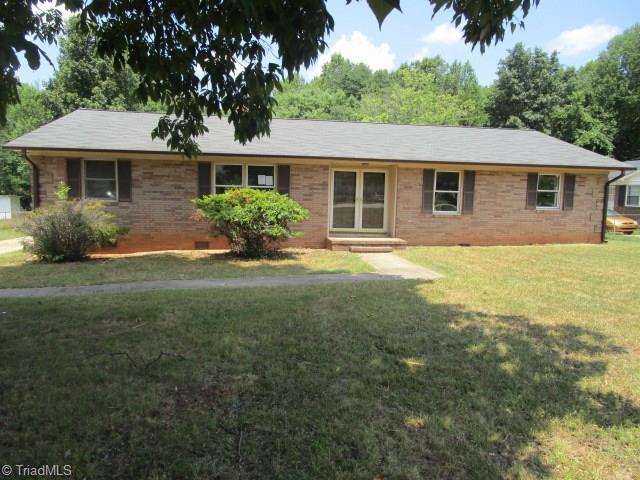 618 Kenneth Road Greensboro, NC 27455 - Photo 1 of 7 Gallery Image 1