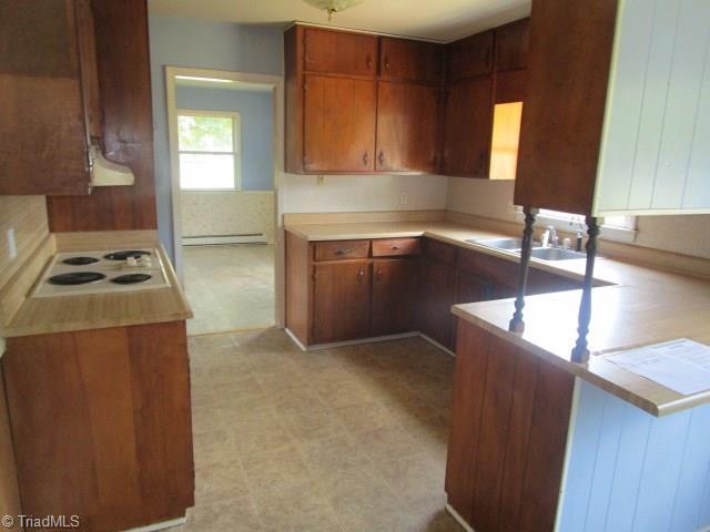 618 Kenneth Road Greensboro, NC 27455 - Photo 2 of 7 Gallery Image 2