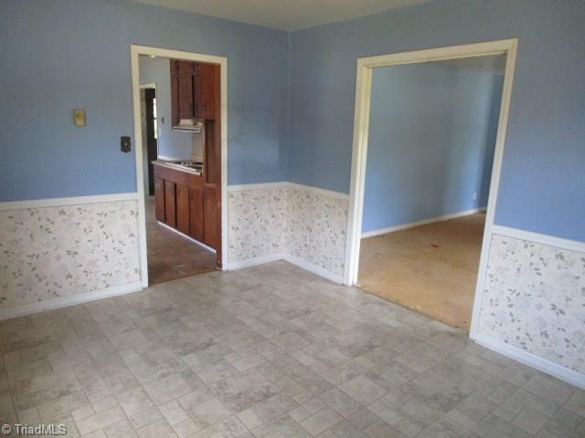 618 Kenneth Road Greensboro, NC 27455 - Photo 4 of 7 Gallery Image 4