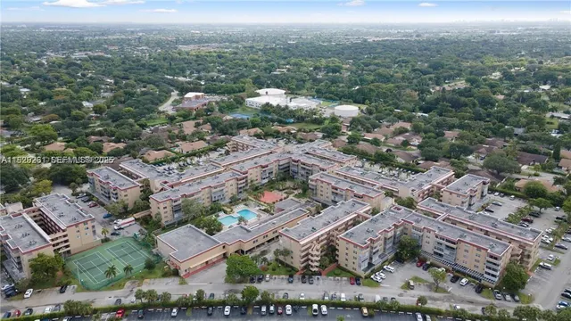 $170,000 | 406 Northwest 68th Avenue, Unit 317, Plantation, FL 33317