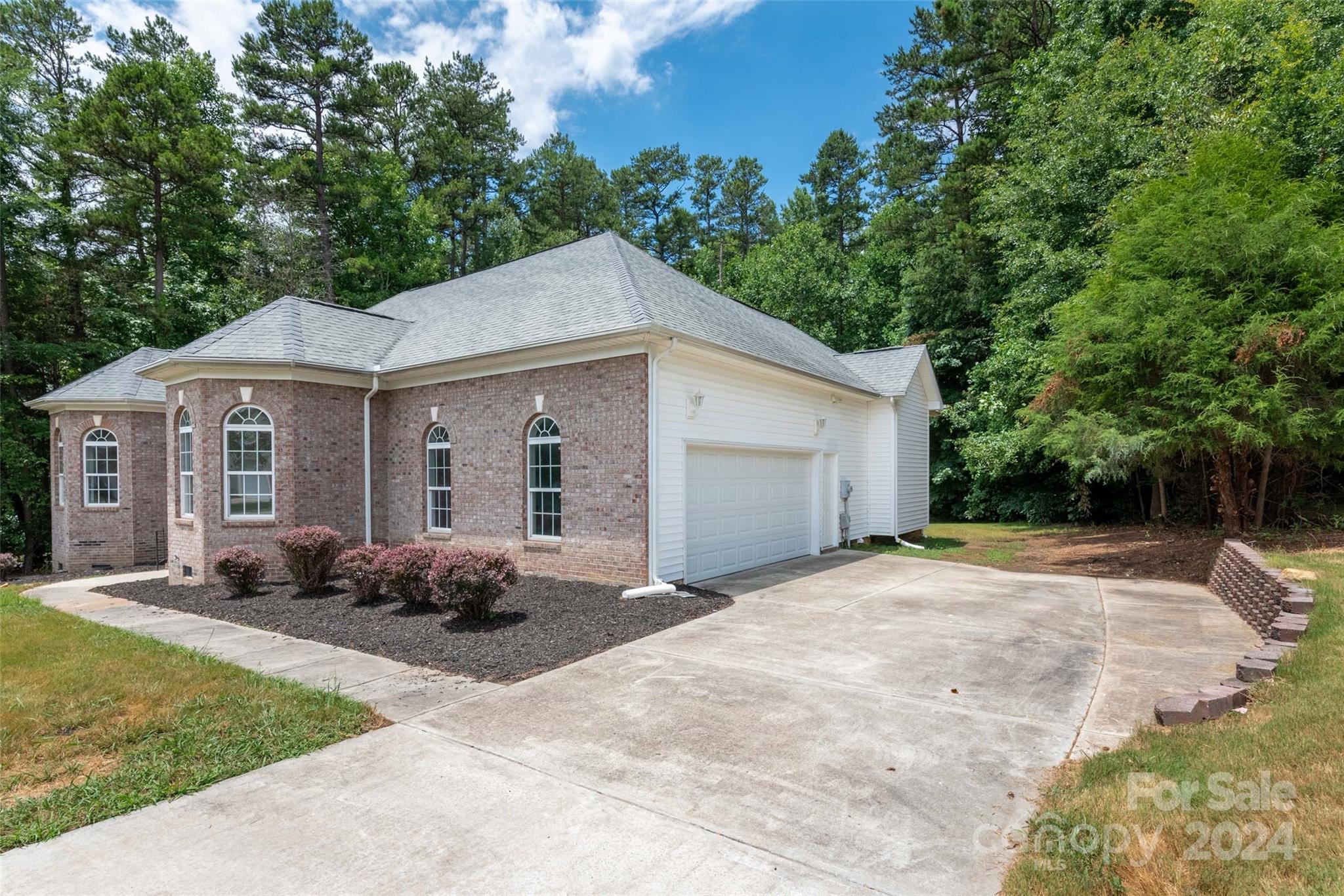 3203 Kelly Road Charlotte, NC 28216 - Photo 2 of 26 Gallery Image 2