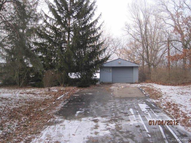 8700 River Valley Road Brighton, MI 48116 - Photo 8 of 13 IMG_8678.jpg