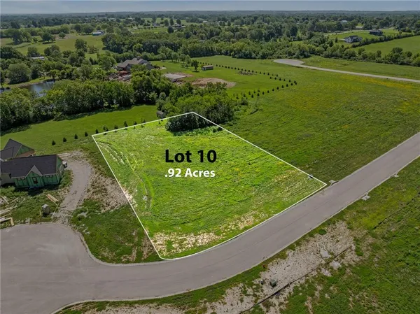 $255,000 | 13315 Winner's Circle, Smithville, MO 64089