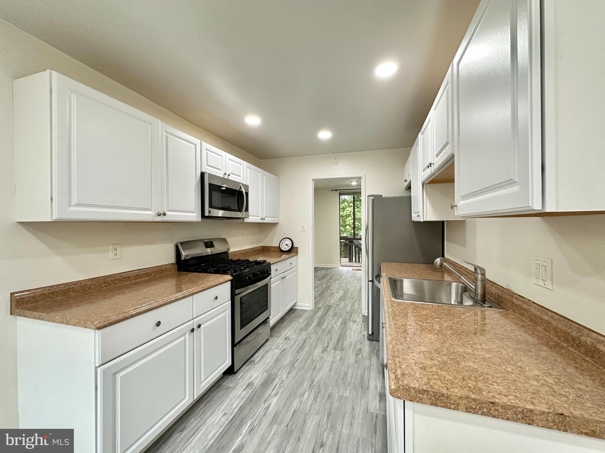 8119 Inverness Ridge Road Potomac, MD 20854 - Photo 6 of 42